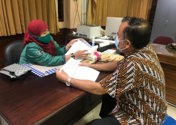 Dwi Astutik Datangi Dewan Pendidikan Perjuangkan Nasib Guru Honorer