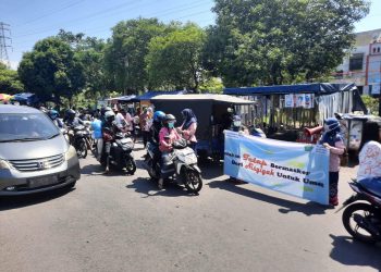 PD Aisyiyah Sidoarjo Bagikan 2 Ribu Masker dan Susu Anti Covid-19