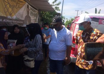 Pasutri Anggota Dewan Bantu Warga Korban Banjir Tanggulangin
