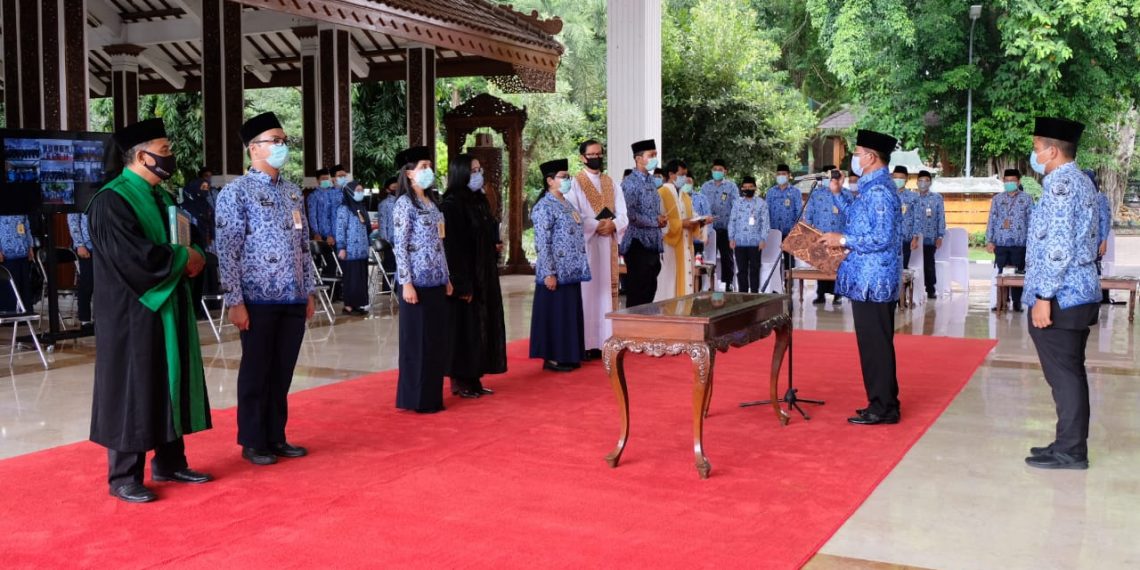 Pj Bupati Sidoarjo Ambil Sumpah 506 PNS Baru