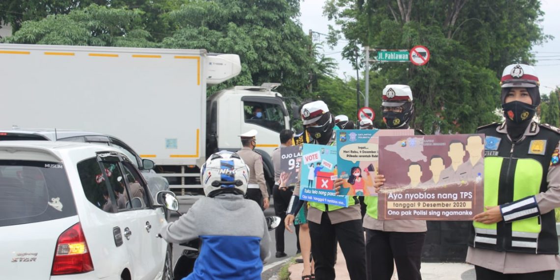 Polwan Sidoarjo Ajak Nyoblos dan Patuhi Prokes