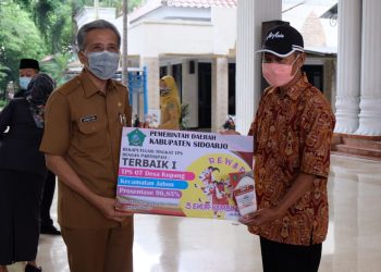 Pemkab Sidoarjo Bagikan 26 Kambing Sukses Pilkada 2020