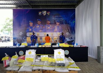 Polisi Gerebek Pabrik Pembuatan Bom Ikan di Madura