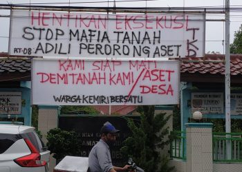 Balai Desa Akan Dieksekusi, Warga Desa Kemiri Blokade Akses Masuk