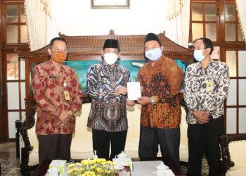 Pj Bupati Sidoarjo Salurkan Bantuan Makan Anak Yatim Rp 6,4 M