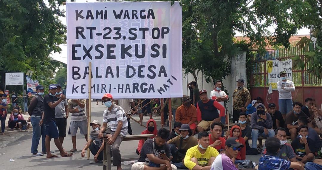 Dihadang Warga, Eksekusi Balai Desa Kemiri Batal Dilaksanakan