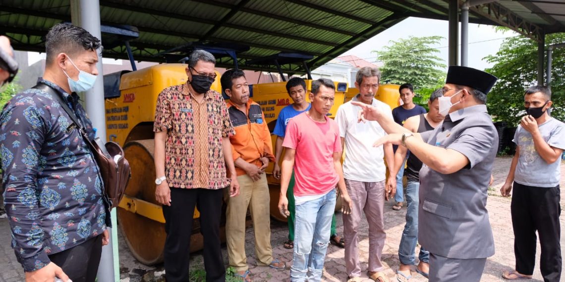 Perintahkan Dinas Bina Marga Segera Perbaiki Jalan Rusak