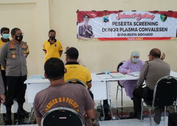 Tanggulangi Covid-19, Polresta Sidoarjo Bantu Donor Darah Plasma Convalesen