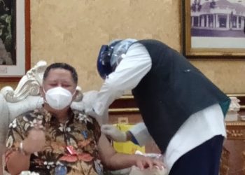 Forkopimda Surabaya Jalani Vaksinasi Kedua
