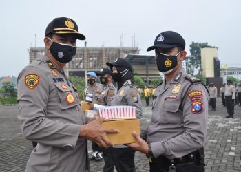 Laksanakan PPKM, Kapolresta Sidoarjo Bekali Anggota dengan Probiotik dan Vitamin