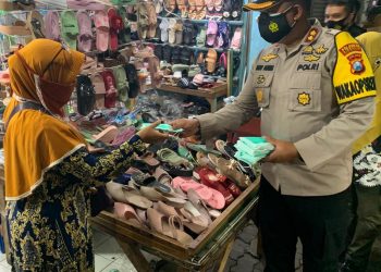 Polresta Sidoarjo Masifkan Pakai Masker ke Pedagang Pasar