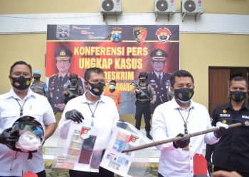 Pergoki Mesum, Kakek Hantam Linggis Kekasih dan Selingkuhannya