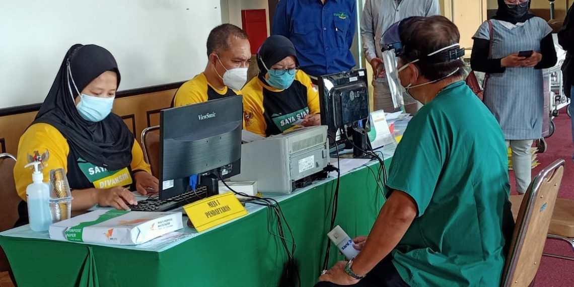 Surabaya Mulai Gelar Vaksinasi Covid-19 Nakes Lansia