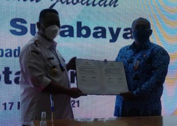 Whisnu Sakti Serahkan Jabatan Walikota Surabaya Kepada Plh Hendro Gunawan