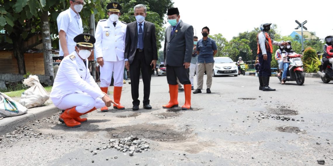 Pemkab Sidoarjo Ikut Perbaiki Jalan Provinsi