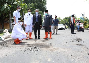 Pemkab Sidoarjo Ikut Perbaiki Jalan Provinsi