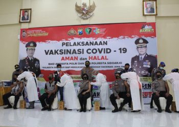 Ribuan Polisi Sidoarjo Divaksin Covid-19