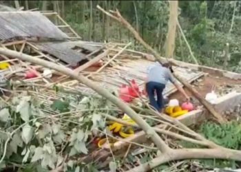Puting Beliung Rusak Belasan Rumah Warga Desa Panditan Lumbang