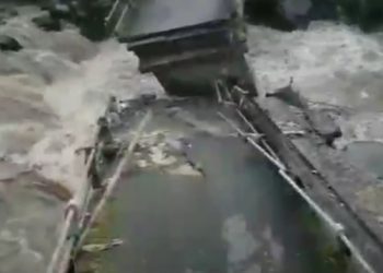 Jembatan Desa Penghubung Kecamatan Pandaan-Gempol Ambruk Diterjang Banjir