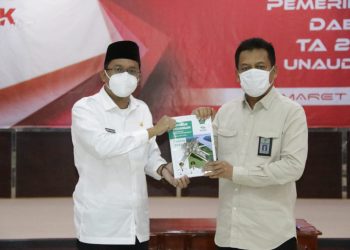 Bupati Gus Muhdlor Serahkan LKPD 2020 Kepada BPK Perwakilan Jatim