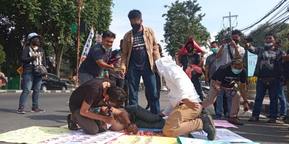 Wartawan Sidoarjo dan Surabaya Tuntut Polisi Usut Kekerasan Terhadap Jurnalis Tempo