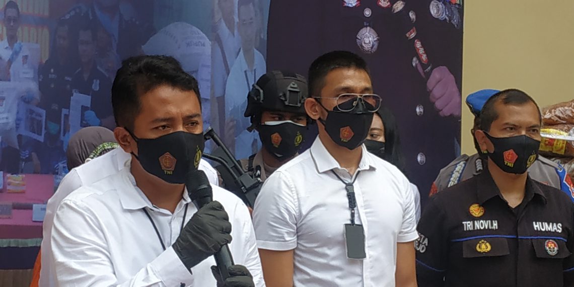 Polresta Sidoarjo Gerebek Produsen Krupuk Tahu Berbahan Bleng