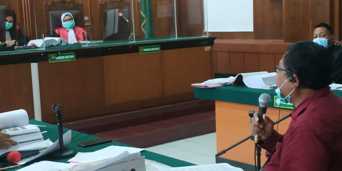 Ahli Bingung, Kajian Disusun Tanpa Acuan. Christian Halim Sebut Saksi Ahli Cuma Bisa Estimasi