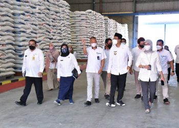 Jelang Ramadhan, Bupati Gus Muhdlor Sidak Stok Beras Gudang Bulog Buduran