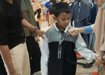Pasutri Rahmat Muhajirin dan Mimik Idayana Belikan Baju Baru 60 Anak Panti Asuhan