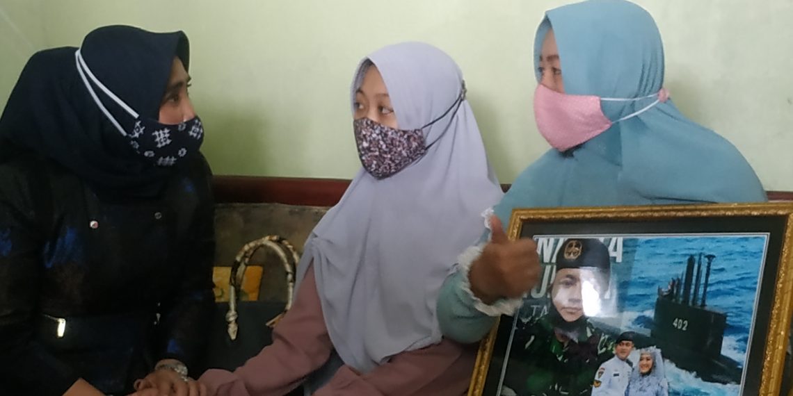 Rahmat Muhajirin dan Hj Mimik Beri Semangat Istri Sertu Yoto Eki Setiawan Juru Mudi 1 KRI Nanggala 402