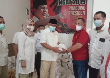 Rahmat Muhajirin Saksikan DPC Gerindra Sidoarjo Bagikan Bingkisan Lebaran ke Kader