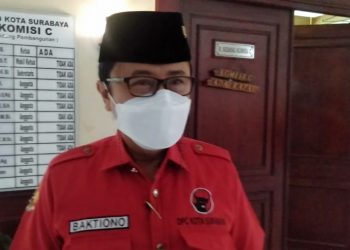 Warga Klampis Semolowaru Utara Protes  Tower