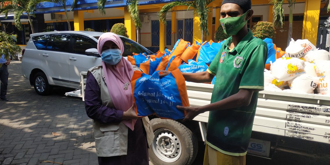 Smamda Bagikan 238 Sembako dan Parcel Lebaran Ke Warga Sidowayah