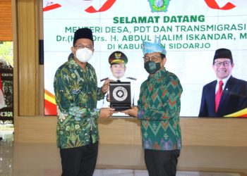 Menteri Desa Tertinggal Serahkan Penghargaan Utama SDGs Desa di Sidoarjo