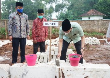 Pesan Bupati Ra Latif Saat Peletakkan Batu Pertama TK di Jaddih