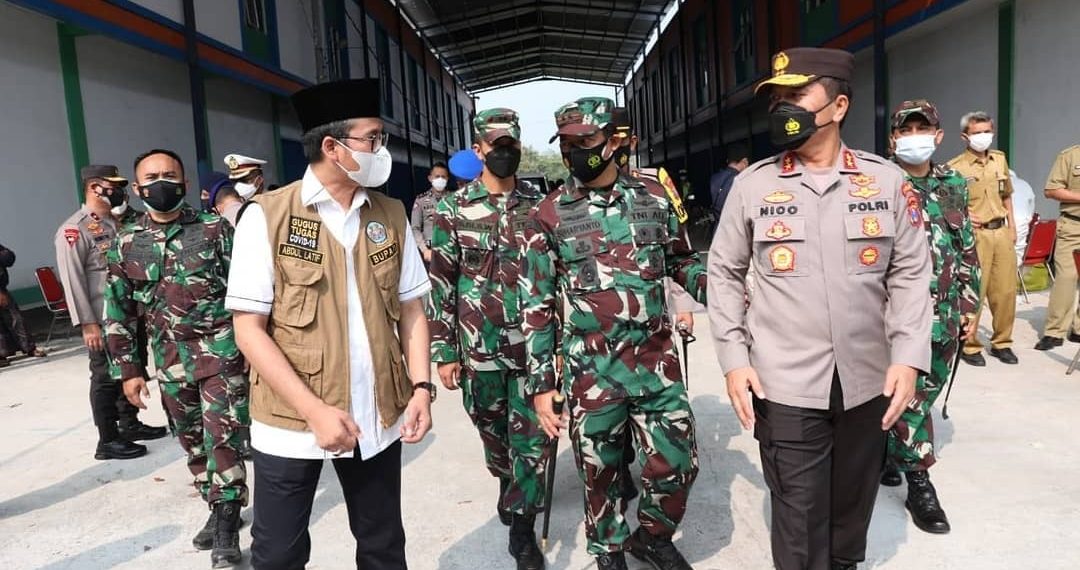 Bupati Ra Latif Dampingi Pangdam dan Kapolda Pantau Langsung Penanganan Covid-19