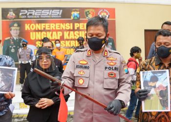 Senggolan Badan, Pembeli Pulsa HP Disabet Pedang