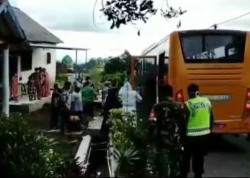 22 Warga Prigen Positif Covid-19 Dijemput Petugas