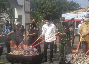 Kejari Sidoarjo Musnahkan Barang Bukti Rp 30 M