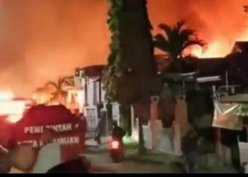 Korsleting Listrik Ludeskan Dua Gudang Mebel dan Rumah