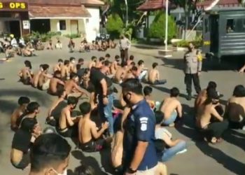 Tolak PPKM Darurat, Pendemo Rusak Pos Polisi