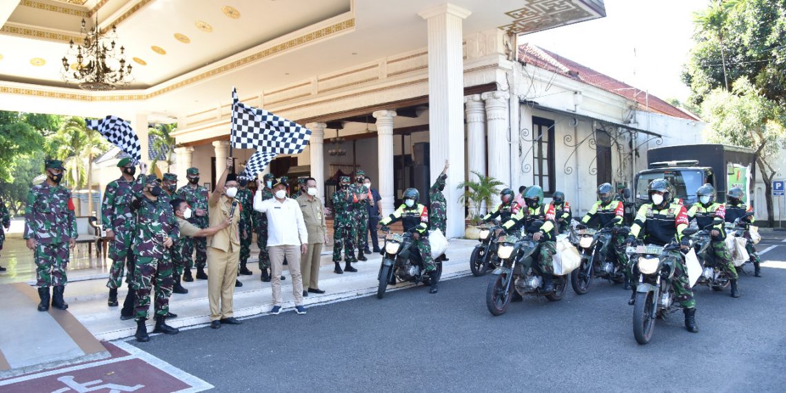 Bupati Gus Muhdlor Berangkatkan Bansos Sembako Ribuan Warga Terdampak Covid-19