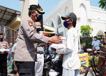 Forkopimda Sidoarjo Salurkan Bansos 5.000 Paket Sembako dari  Pengusaha Peduli NKRI