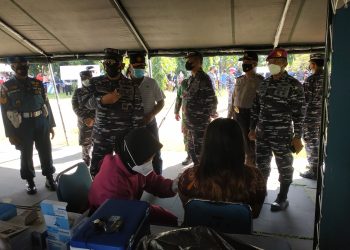 Danlantamal V dan Rahmat Muhajirin Saksikan Vaksinasi Massal 1000 Warga TNI AL Candi