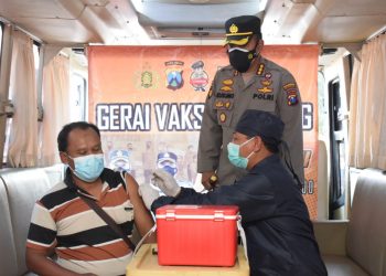 Polresta Sidoarjo Lakukan Vaksinasi Covid-19  Pelaku UMKM