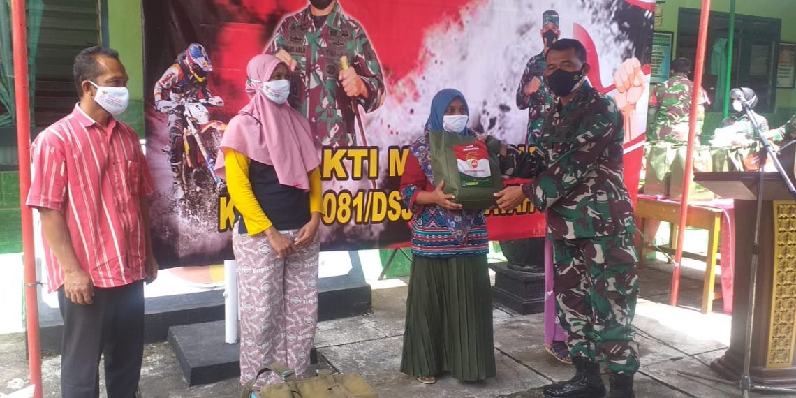 Naik Trail, Danrem 081 DSJ Serahkan Bansos ke Masyarakat Terpencil Blitar