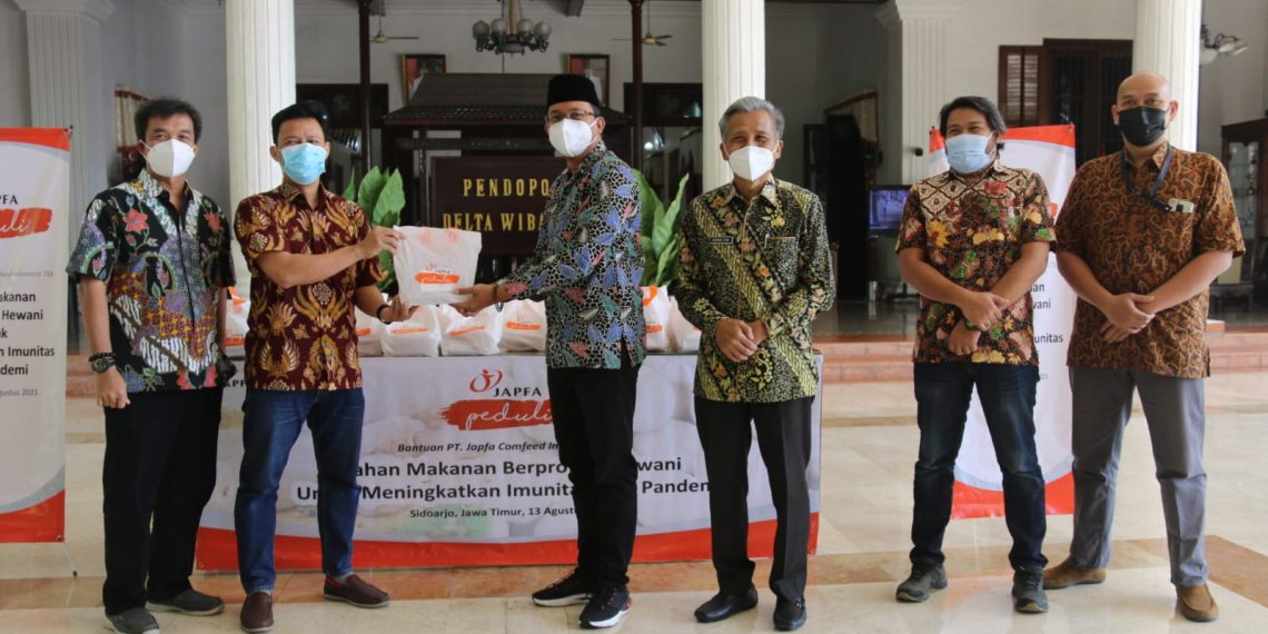 Usai Vaksin Dosis 3, Nakes Sidoarjo Dapat Bantuan 1.200 Paket Daging dan Telur