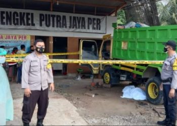 Ganti Pir Roda, Sopir Dump Truk Tewas Tergencet