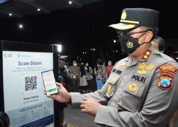 Kapolresta Sidoarjo Cek Penerapan Aplikasi Peduli Lindungi Pengunjung Mal
