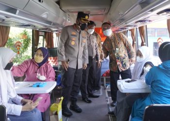 Masuk Sekolah PTM, Kapolresta Sidoarjo Pantau Vaksinasi Pelajar